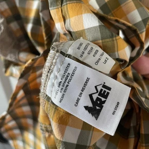 REI Men’s Yellow Plaid Outdoor Shirt Vented M - Picture 10 of 11